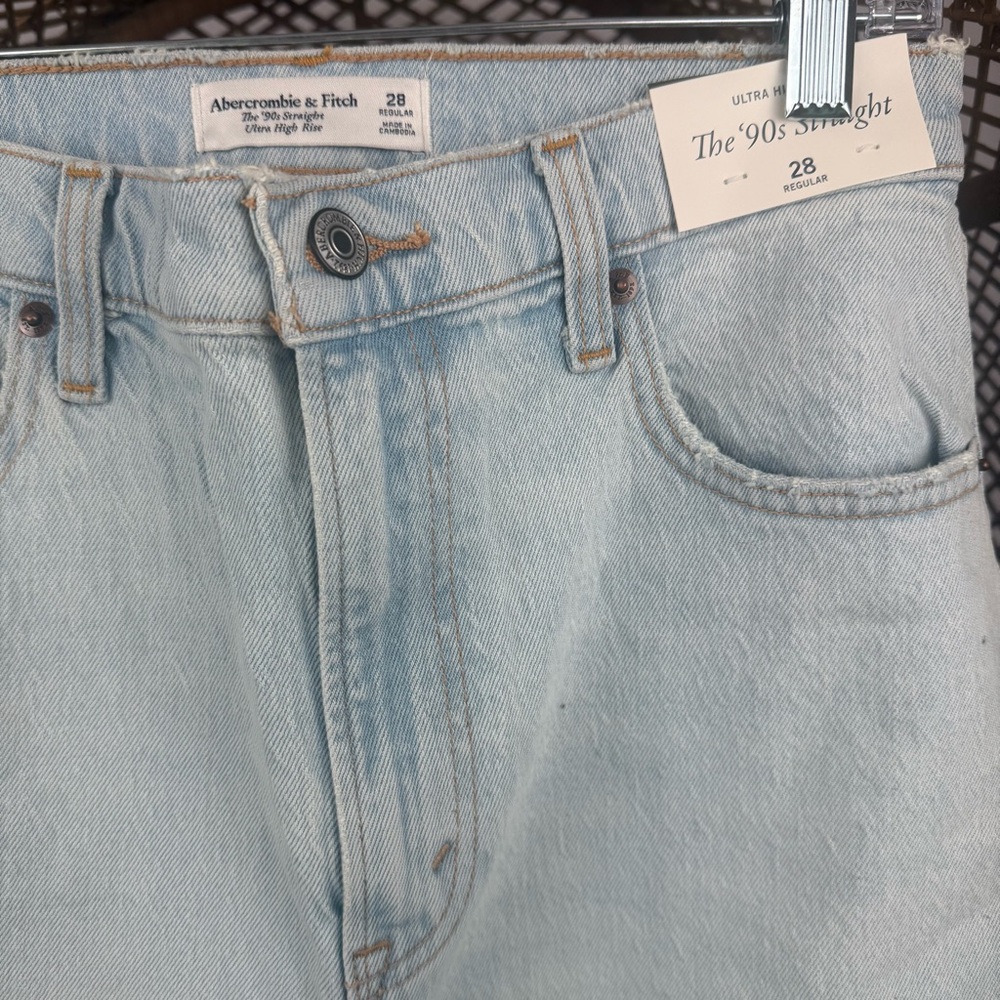 Abercrombie Ultra High Rise 90s Straight Jeans 28R NWT Raw Hem - Picture 10 of 10